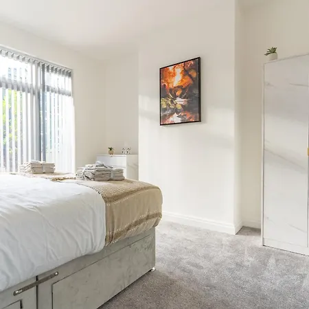 New 4br Family Sleeps 8 -10 People With Free Parking And Contractors Welcome