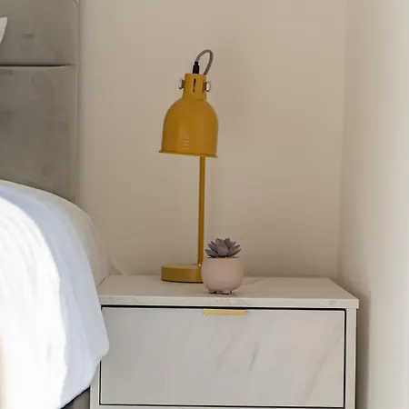 New 4br Family Sleeps 8 -10 People With Free Parking And Contractors Welcome Birmingham
