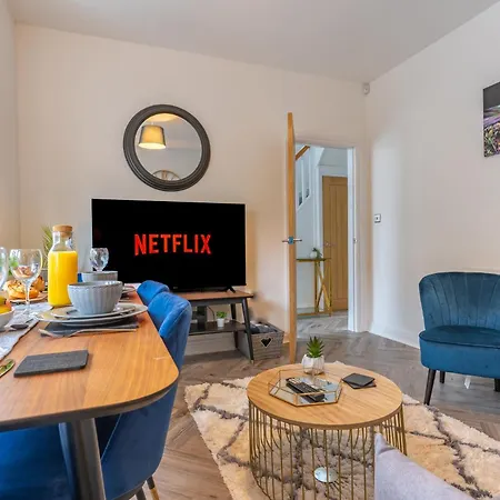 Apartment New 4br Family Sleeps 8 -10 People With Free Parking And Contractors Welcome Birmingham