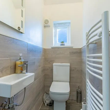 Apartment New 4br Family Sleeps 8 -10 People With Free Parking And Contractors Welcome Birmingham