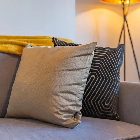 New 4br Family Sleeps 8 -10 People With Free Parking And Contractors Welcome