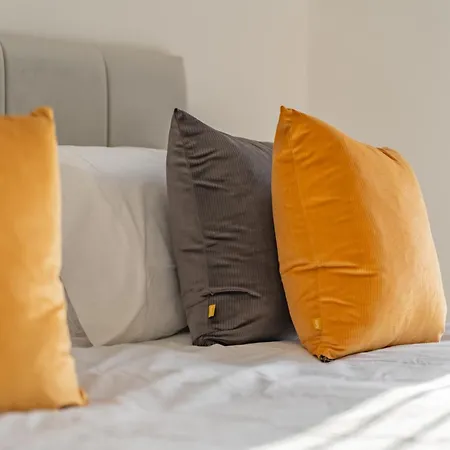Apartment New 4br Family Sleeps 8 -10 People With Free Parking And Contractors Welcome