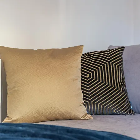 Apartment New 4br Family Sleeps 8 -10 People With Free Parking And Contractors Welcome *