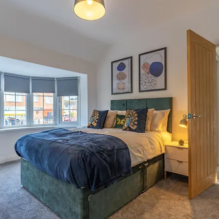 Apartment New 4br Family Sleeps 8 -10 People With Free Parking And Contractors Welcome Birmingham