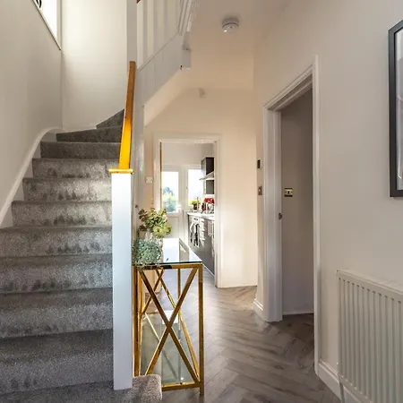 Apartment New 4br Family Sleeps 8 -10 People With Free Parking And Contractors Welcome Birmingham