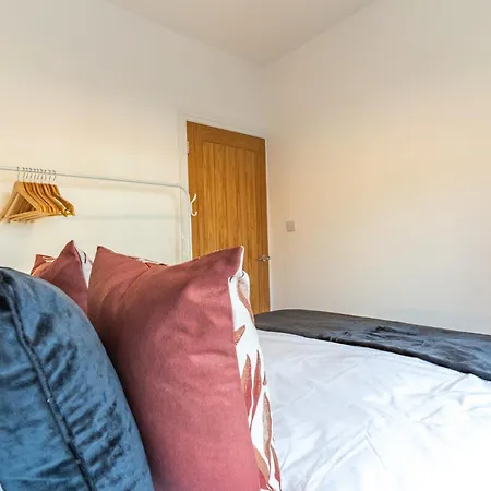 New 4br Family Sleeps 8 -10 People With Free Parking And Contractors Welcome Birmingham