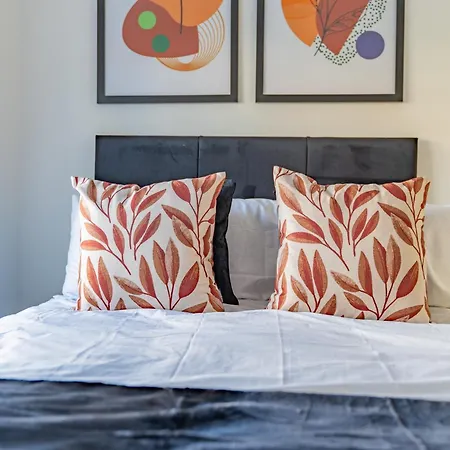 Apartment New 4br Family Sleeps 8 -10 People With Free Parking And Contractors Welcome Birmingham