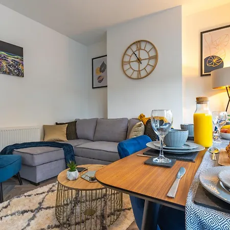 Apartment New 4br Family Sleeps 8 -10 People With Free Parking And Contractors Welcome